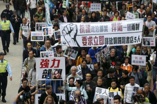 160110100619_cn_hongkong_bookstore_rally_02_976x549_reuters_nocredit